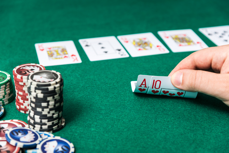 poker player peeking at hole cards at poker table